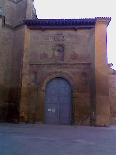 Acceso a la Catedral de Barbastro desde la Plaza del Museo Diocesano