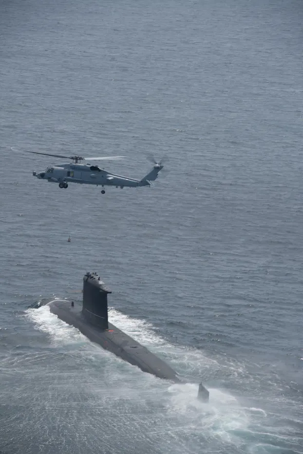 Las mejores fotos del Submarino Scorpene Chileno operando con Helicópteros de la USNavy