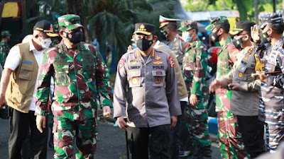 Bersama Panglima TNI Tinjau Kabupaten Bangkalan, Kapolri: Selamatkan Warga dari Risiko Covid-19