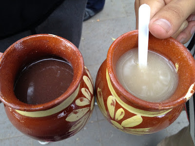 Atoles de guayaba y champurrado