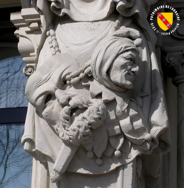 TOUL (54) - Maison aux caryatides (1872)