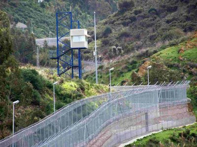 Morocco Spain Border Fence 10 Batas Negara Terunik Didunia