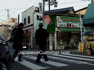 Street scene in Tokyo copyright peter hanami 2009