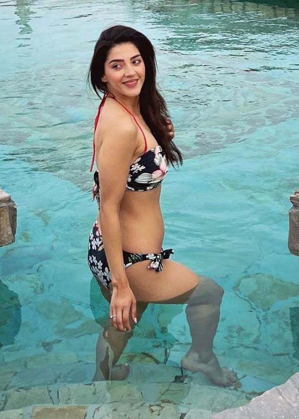 mehreen bikini sultan of delhi actress