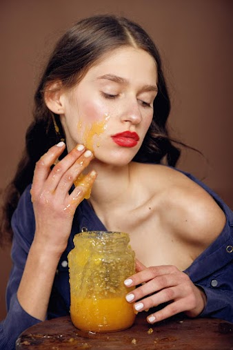 The Ultimate Guide to Face Scrubs for Oily Skin: Say Goodbye to Dead Skin, Dark Spots, and Tan