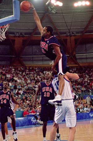 vince carter olympic dunk. llega Vince Carter y salta