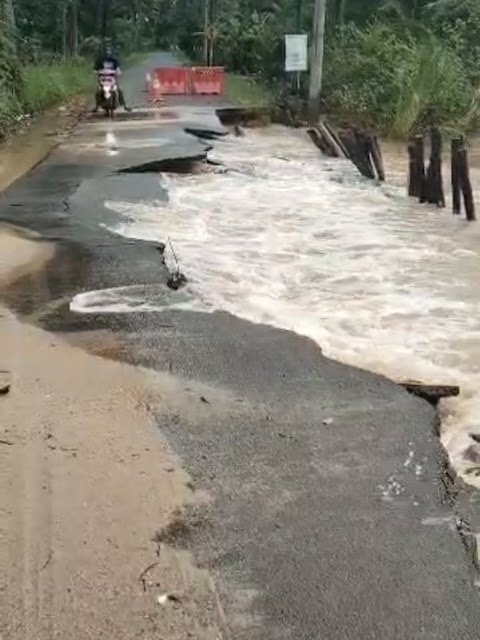 Jalan Penghubung Desa Persiapan ke Kecamatan Singkep Selatan Rusak Parah