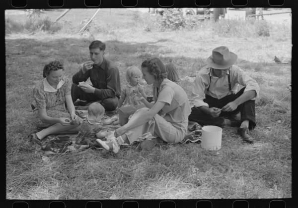 23 Things That Remind Us Of The Good Old Days: Picnic anywhere