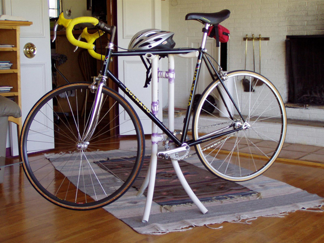 Simples e útil é como podemos definir esse rack para bicicletas. Se 