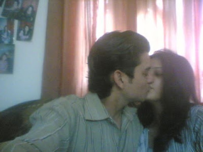 Pakistani Girl Kissing With Boy Friend Latest Pictue
