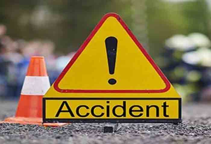 Thrissur, News, Kerala, Accident, Death, Injured, Thrissur: Kozhikode native died in road accident.