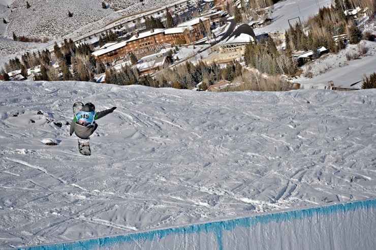 4. Snowboarding - Top 10 Fun Alternative Winter Sports