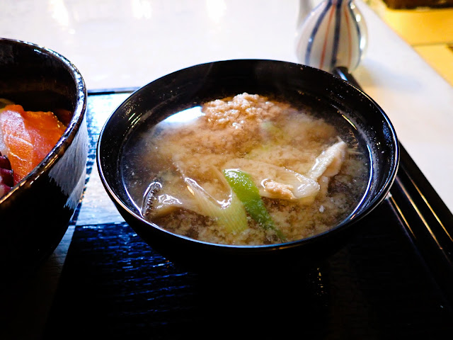 鱈魚味噌湯含有鱈魚子。