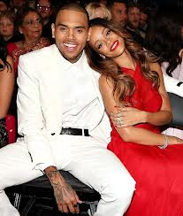 Rihanna oo diyaar u ah iney Chris Brown ku naqato laakiin Shardi ku xirtay.