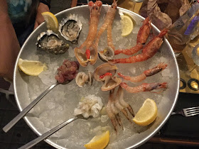 Restaurant Crudo seafood platter