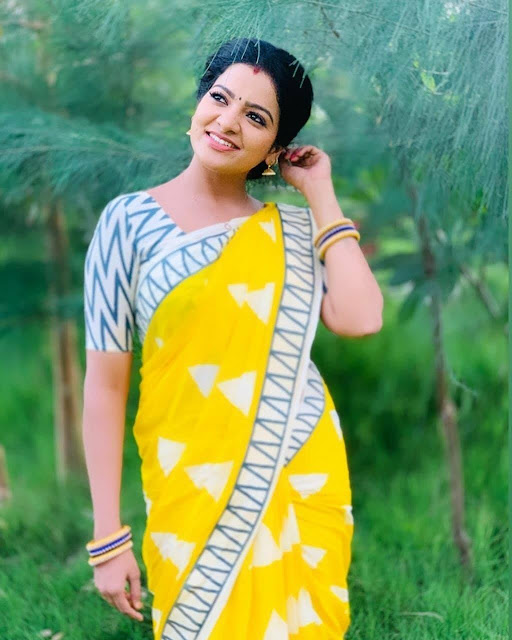 V. J. Chitra Hot Photos in Yellow Saree