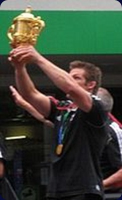Richie_mccaw_holding_the_webb_ellis_cup_during_the_victory_parade
