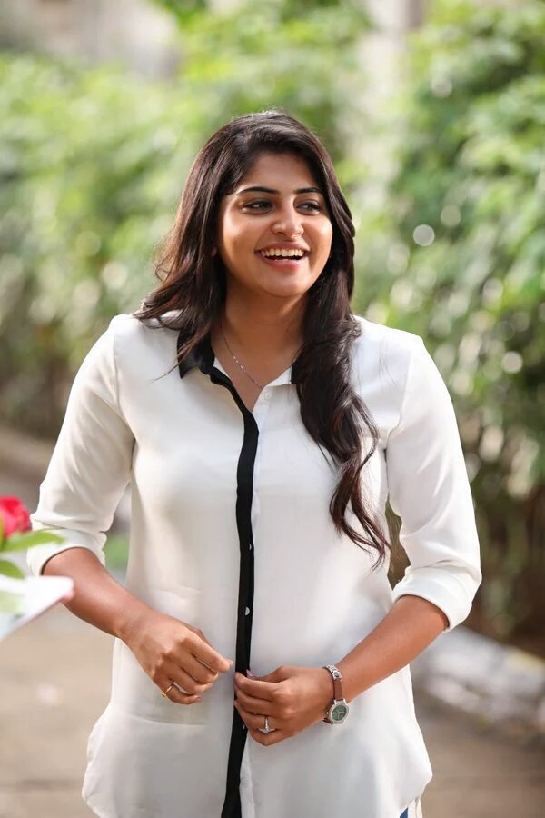 Actress ManjimaMohan Latest HD Images