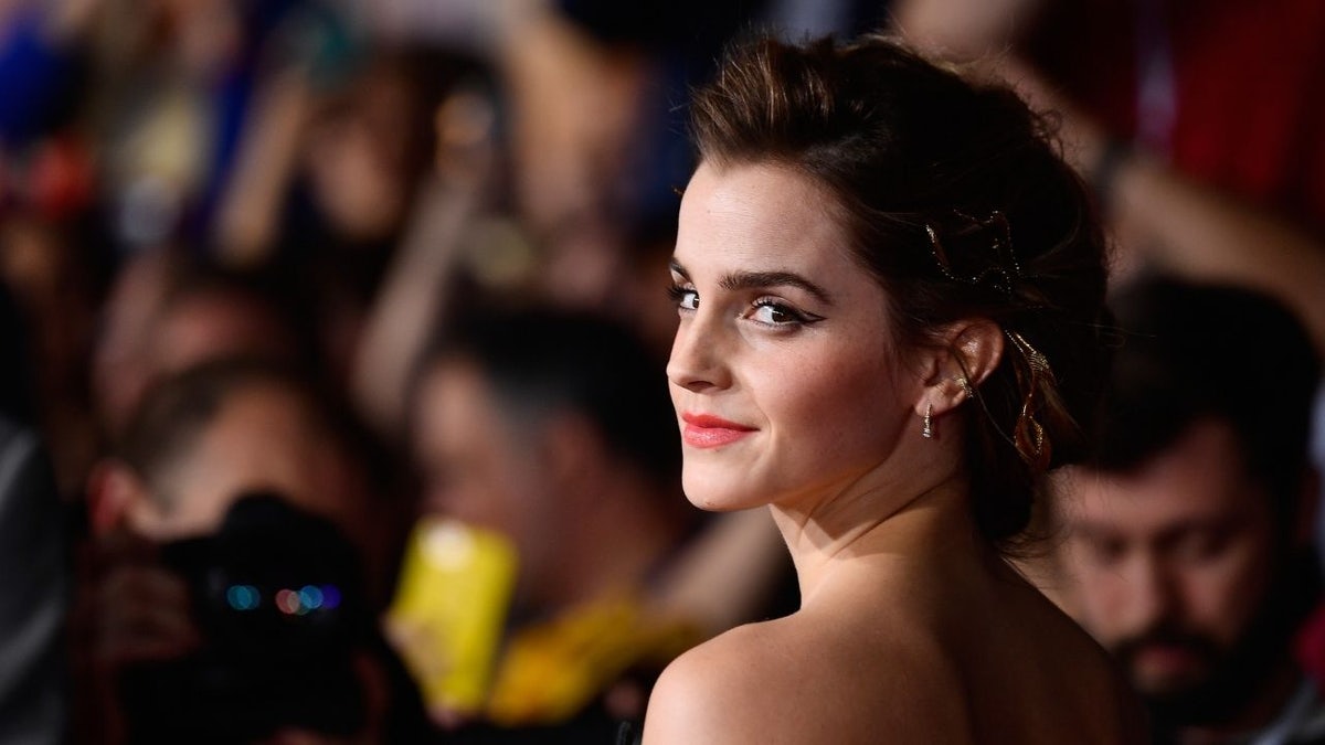 emma watson | emma watson pensiun | emma watson tunangan | emma watson umur | pemeran harry potter | hermione | emma watson leo robinton