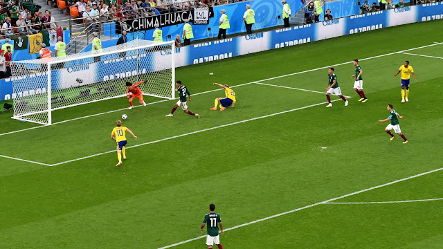 México cayó ante Suecia 3-0 pero consiguió el boleto a octavos de final del Mundial