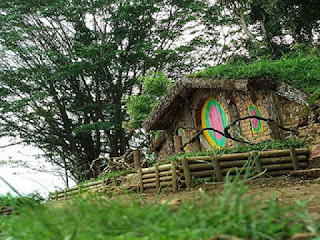 Rumah Hobbit Taman Tirtasari