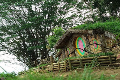 Rumah Hobbit Taman Tirtasari Menjadi Salah Satu Spot Foto Instagenic