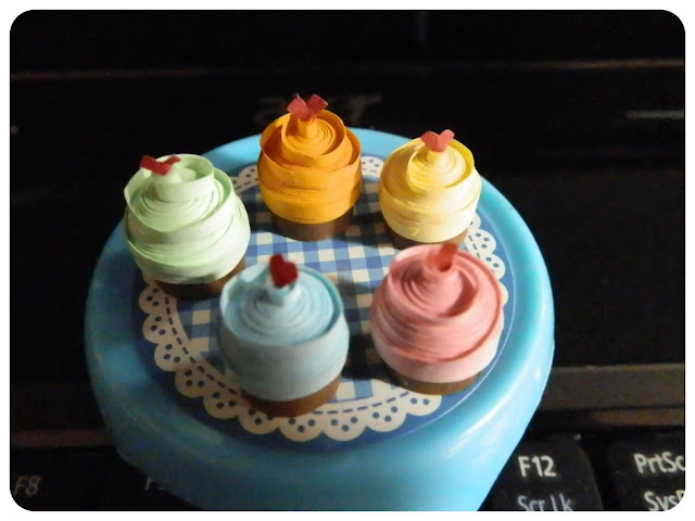 Miniature Quilled Cupcakes