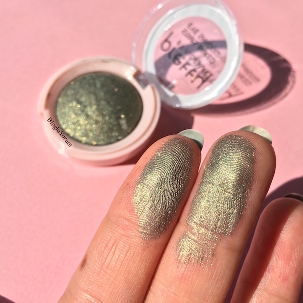 pretty by flormar stars baked eye shadow 04 green lights swatch1