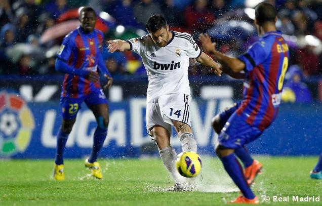 Hasil Pertandingan Levante vs Real Madrid 1-2, 12 November 2012