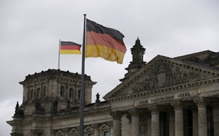 Γερμανική απόφαση κρίνει παράνομες μνημονιακές περικοπές μισθών