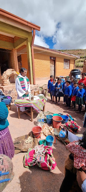Heute haben wir die Gemeinden Jach'oqo und Qollpa besucht, um sie im Gebet zu begleiten und die Eucharistie zu feiern, damit es auf ihrem Land eine gute Produktion gibt. Potosi – Bolivien