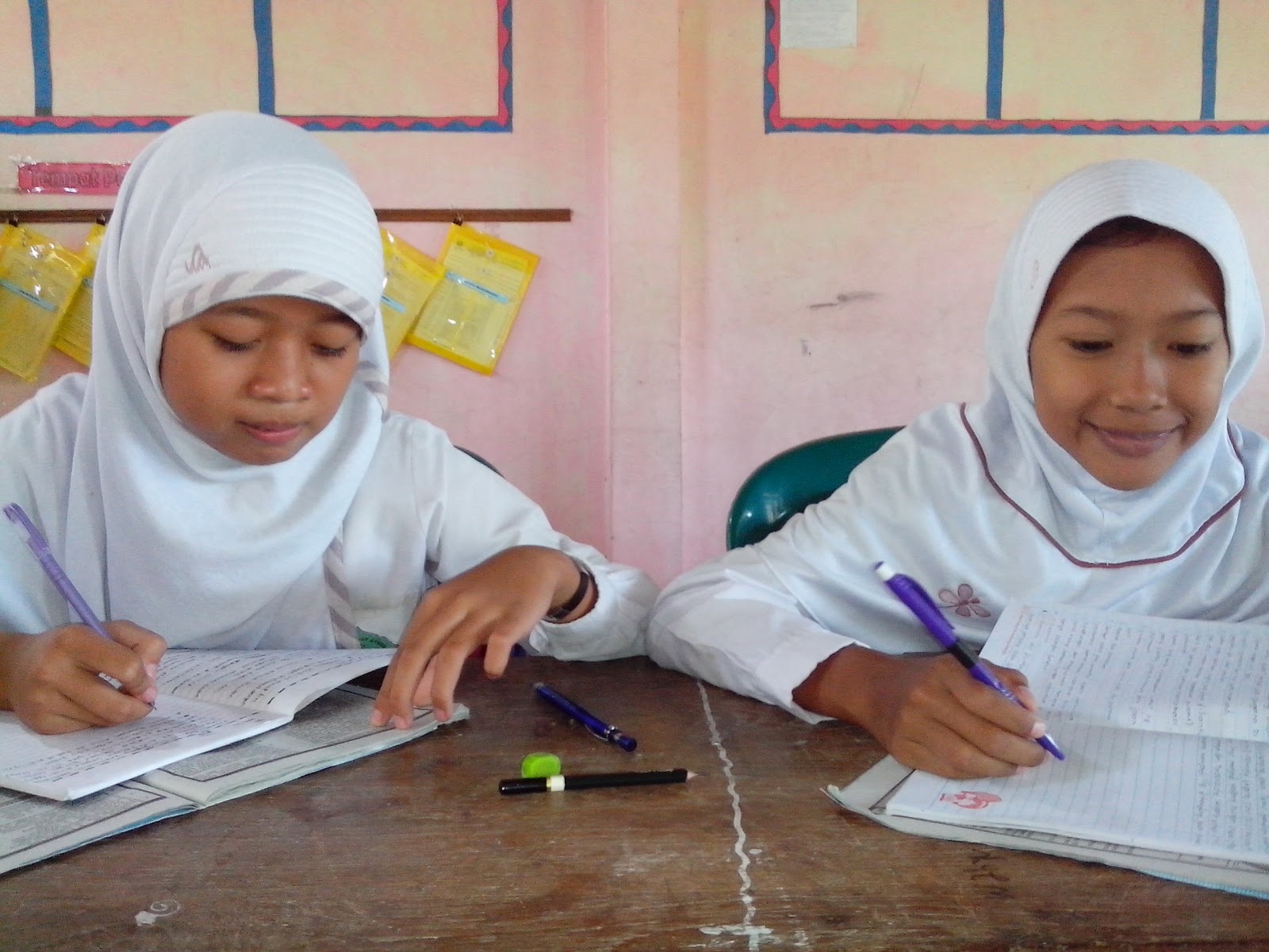 Bagi para siswa dan wali murid yang ingin mengunduh soal UKK tersebut silakan klik DI SINI versi Microsoft fice dan DI SINI versi PDF