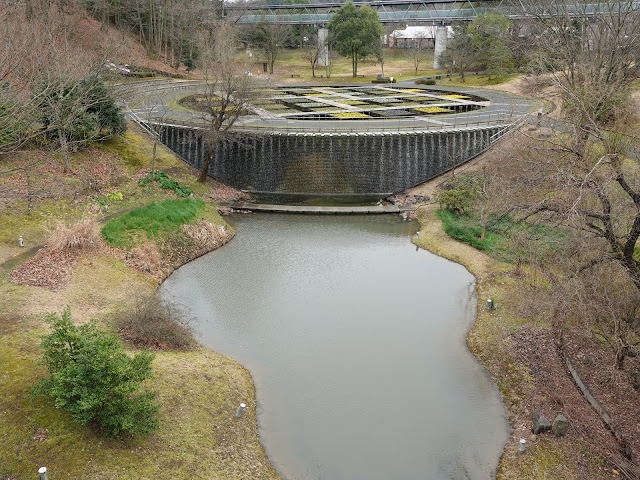 とっとり花回廊　プロムナード橋　水上花壇