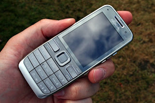 Nokia E52 Review - Beautiful of classic mobile