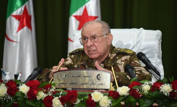Argelia prepara un nuevo programa de acción para las fuerzas de combate.
