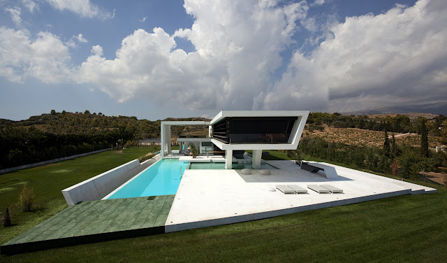 Picture of the whole home with swimming pool and the terrace