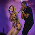 Hii hapa Fashion ya Beyonce na Jay Z on stage at her final tour performance