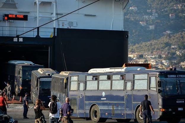 «Αστακός» η Λέσβος : Αύρες, ΜΑΤ και Αντιτρομοκρατική