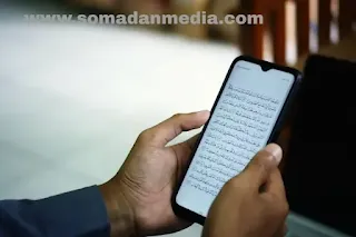 Etiquette of reciting Quran on mobile phone