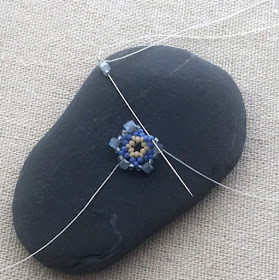 Free tutorial to learn bead netting - used to make mandala pendants and flowers