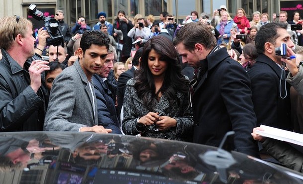 Priyanka Chopra & Shahrukh Khan at Don 2 Press Conference in Berlin - Famous Celeb Press Meeting Gallery - Famous Celebrity Picture 