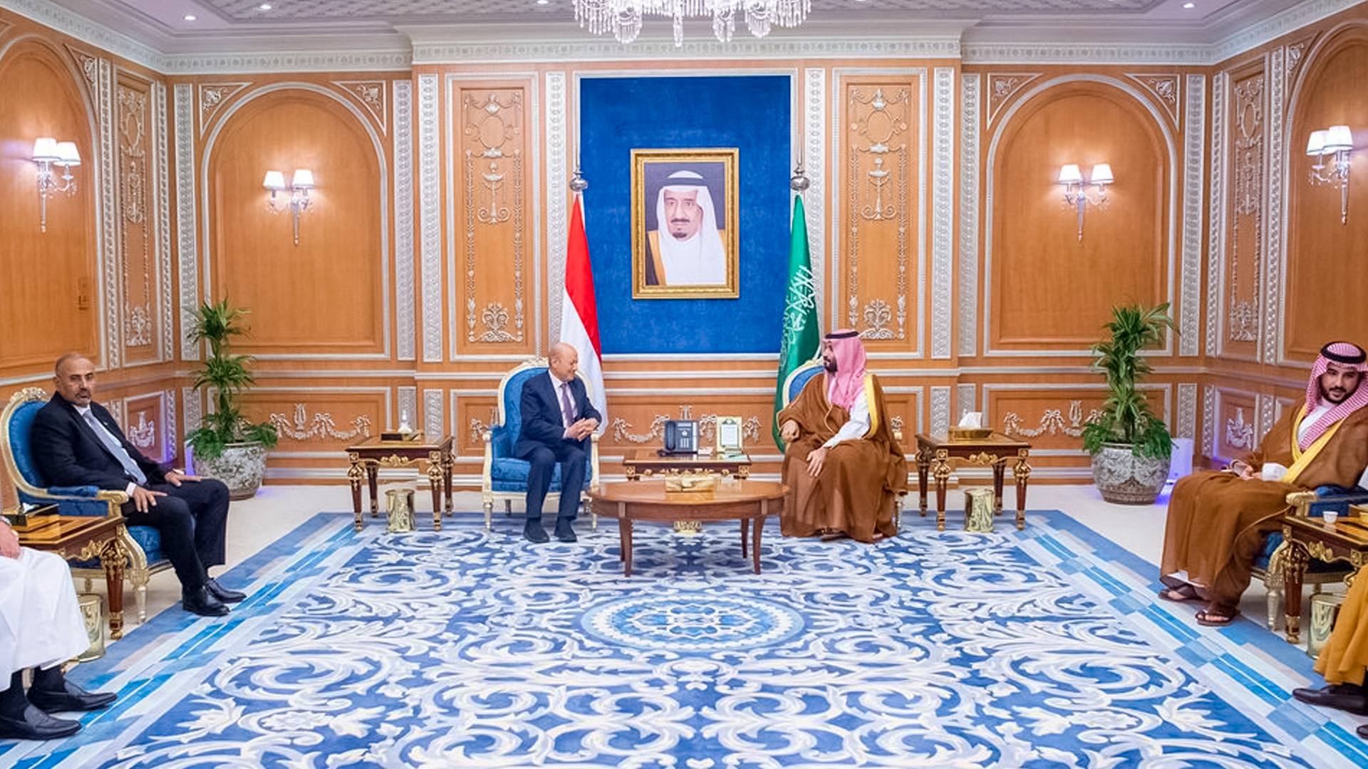 التقرير العربي ولي العهد السعودي Mohammed bin Salman  يلتقي رئيس وأعضاء مجلس القيادة الرئاسي اليمني