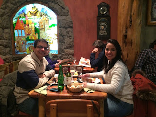 Jantando no restaurante Familia Weiss em Bariloche