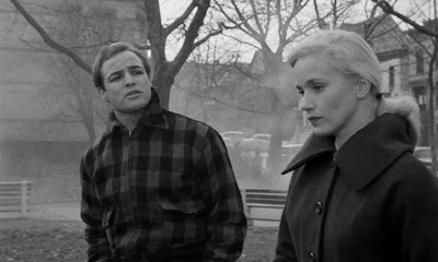 Terry is drawn to Edie Doyle (Eva Marie Saint) - the sister of the man he helped murder.