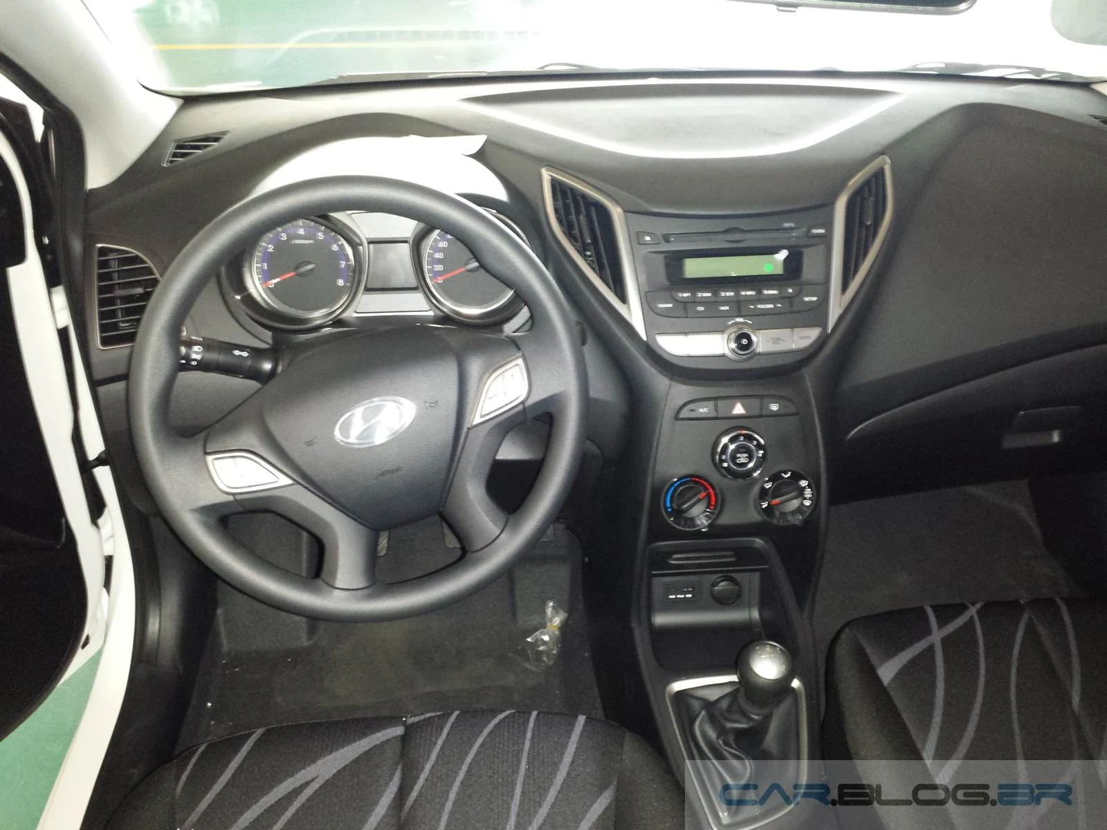 Hyundai HB20 Comfort - interior - painel