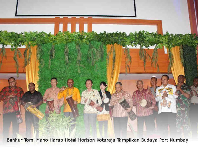 Benhur Tomi Mano Harap Hotel Horison Kotaraja Tampilkan Budaya Port Numbay