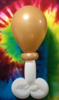 Ballonmodellage einer Hühnerkeule mit Knochen.