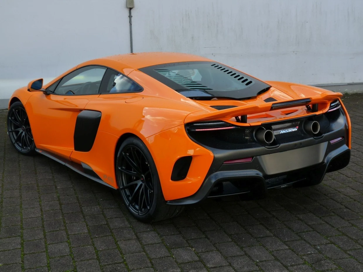 Một trong năm chiếc McLaren 675LT Prototypes đang được rao bán