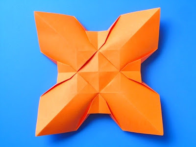 Origami: Fiore quadrato, variante 2,retro - Square Flower, variant 2, back, by Francesco Guarnieri