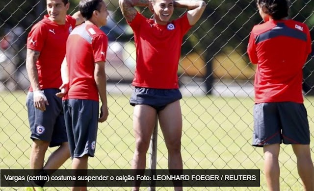 "O Curioso e ridiculo Fenômeno dos Calções Enrolados: Quando o Uniforme Vira 'Look de Praia'"